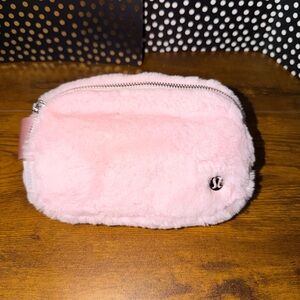 Lululemon Everywhere Belt Bag *plush in Strawberry Milkshake